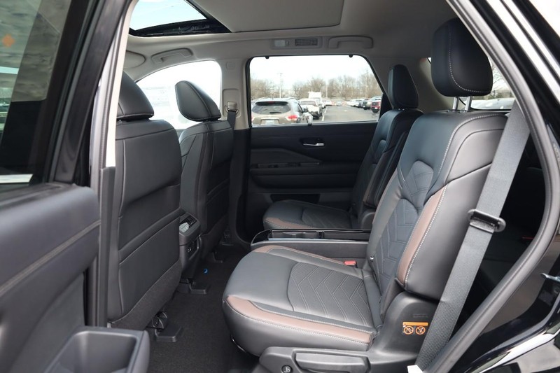 Nissan Pathfinder Vehicle Image 23