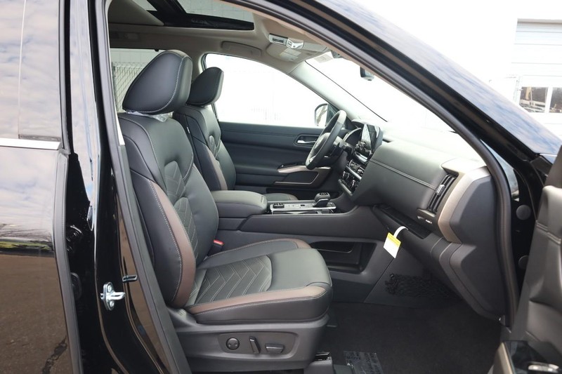 Nissan Pathfinder Vehicle Image 29