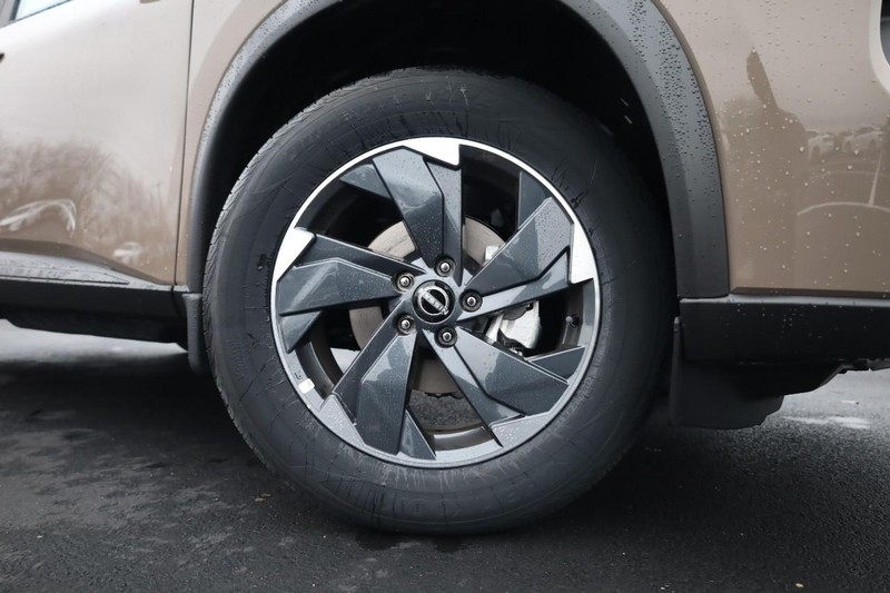 Nissan Rogue Vehicle Image 04