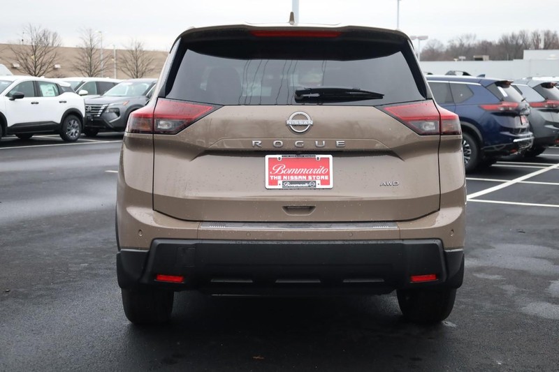 Nissan Rogue Vehicle Image 07