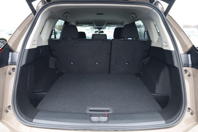 Nissan Rogue Vehicle Image 08