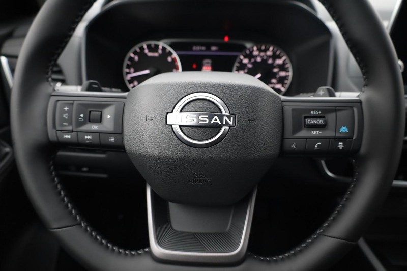 Nissan Rogue Vehicle Image 11