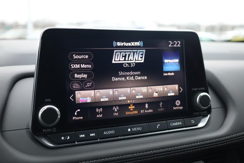 Nissan Rogue Vehicle Image 14