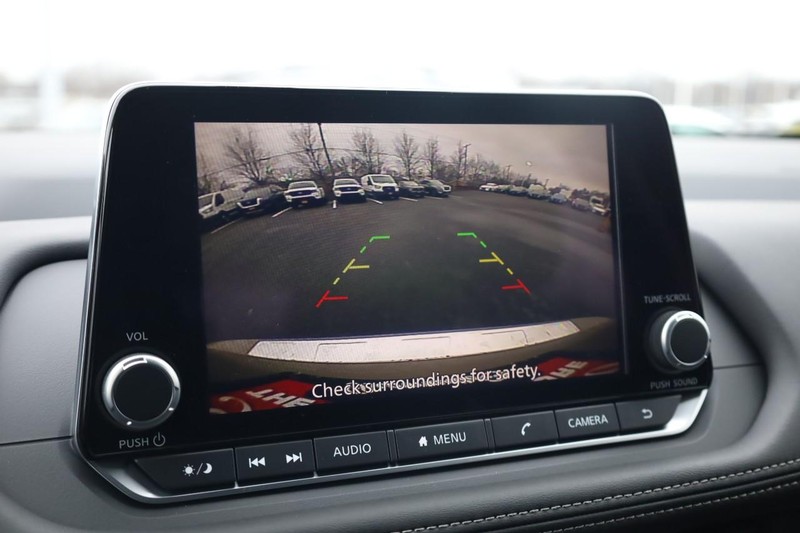 Nissan Rogue Vehicle Image 15