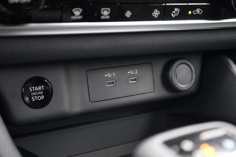 Nissan Rogue Vehicle Image 17