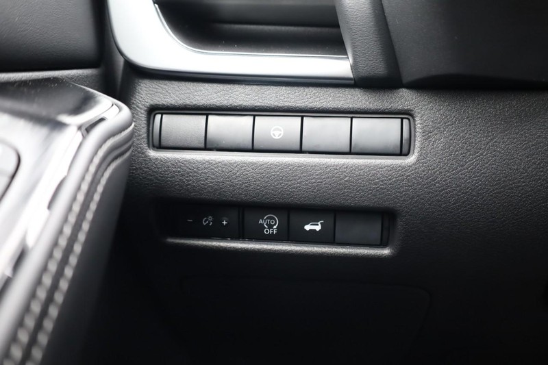 Nissan Rogue Vehicle Image 19