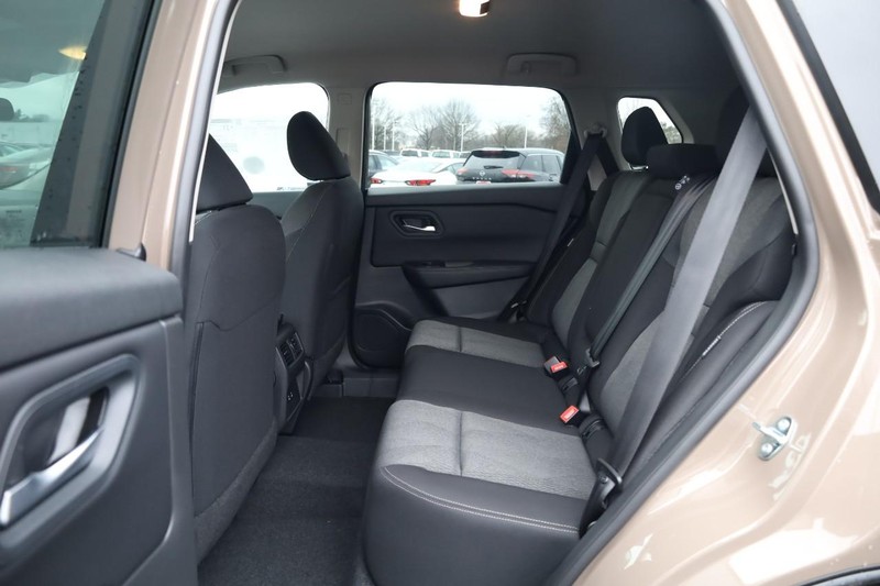 Nissan Rogue Vehicle Image 22