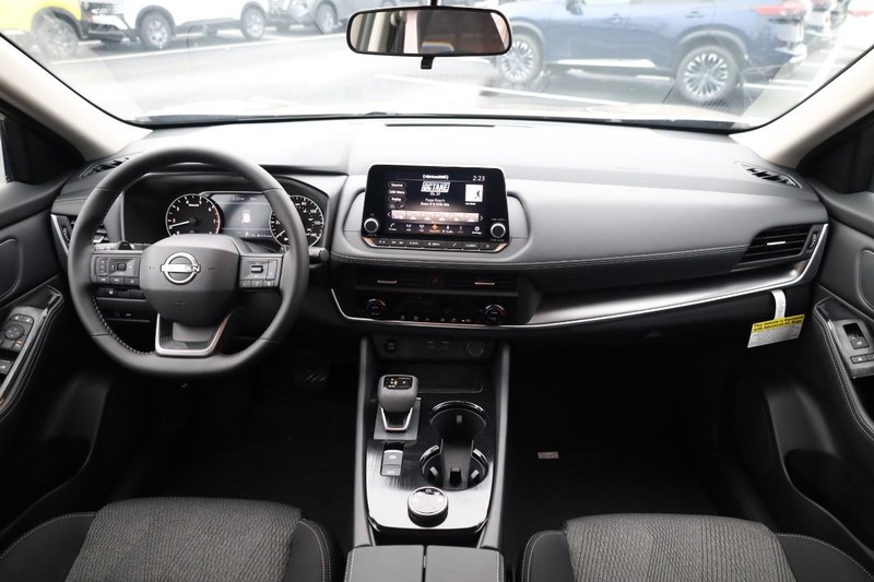 Nissan Rogue Vehicle Image 24