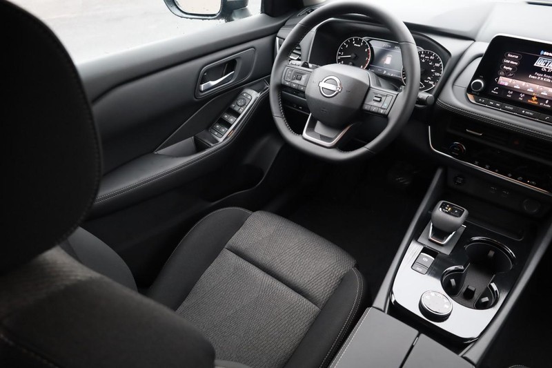 Nissan Rogue Vehicle Image 25