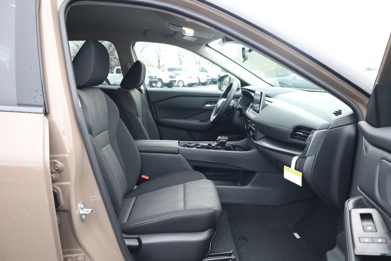Nissan Rogue Vehicle Image 26
