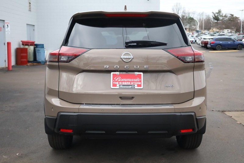 Nissan Rogue Vehicle Image 07