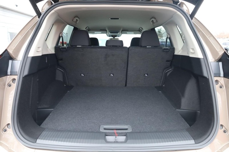Nissan Rogue Vehicle Image 08