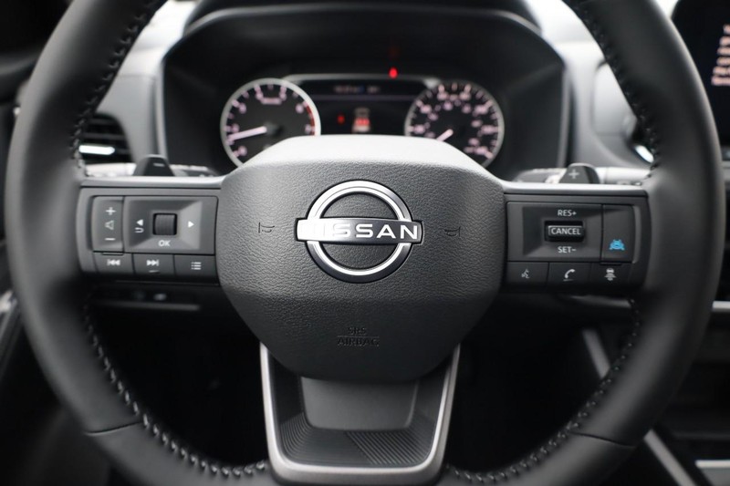 Nissan Rogue Vehicle Image 11