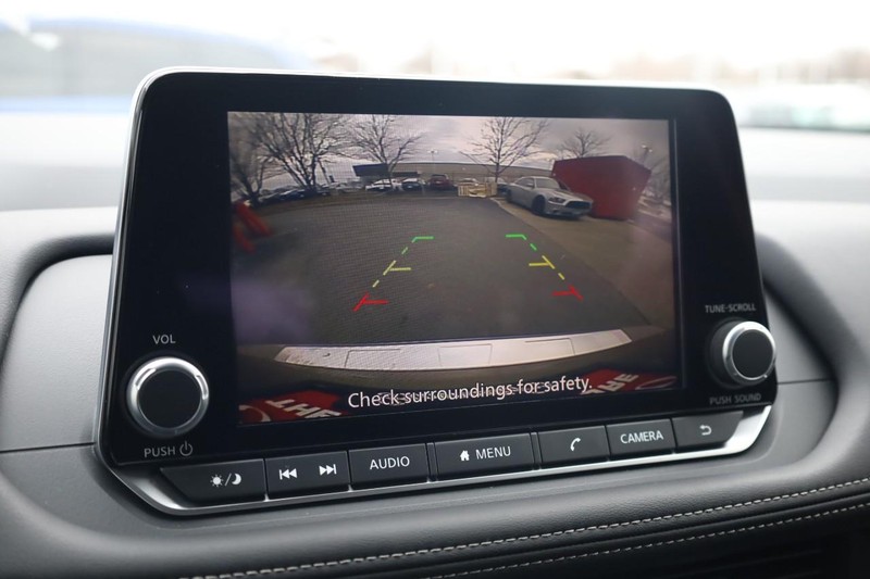 Nissan Rogue Vehicle Image 15