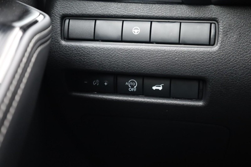 Nissan Rogue Vehicle Image 19