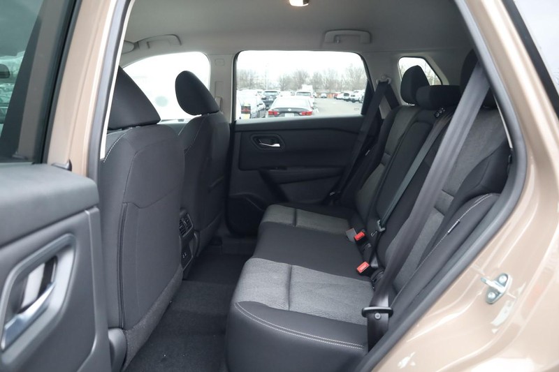 Nissan Rogue Vehicle Image 22