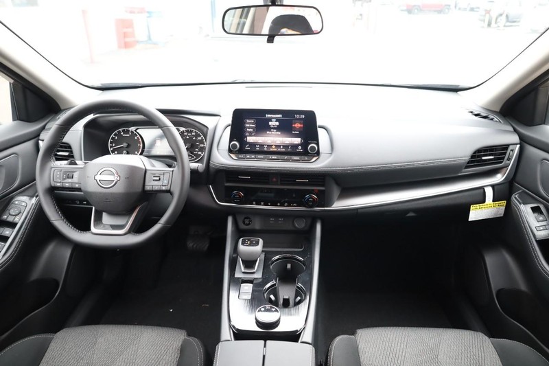 Nissan Rogue Vehicle Image 24