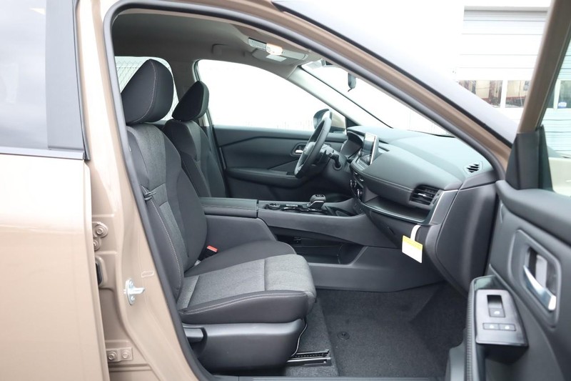 Nissan Rogue Vehicle Image 26