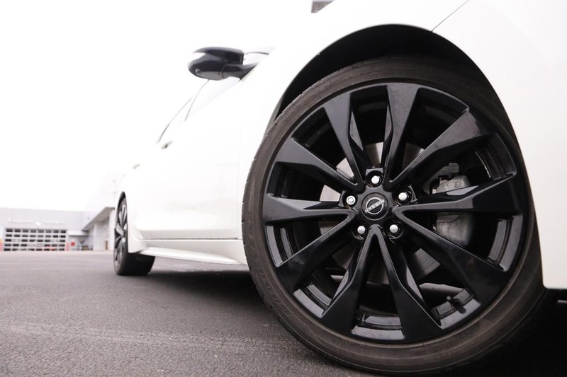 Nissan Maxima Vehicle Image 04