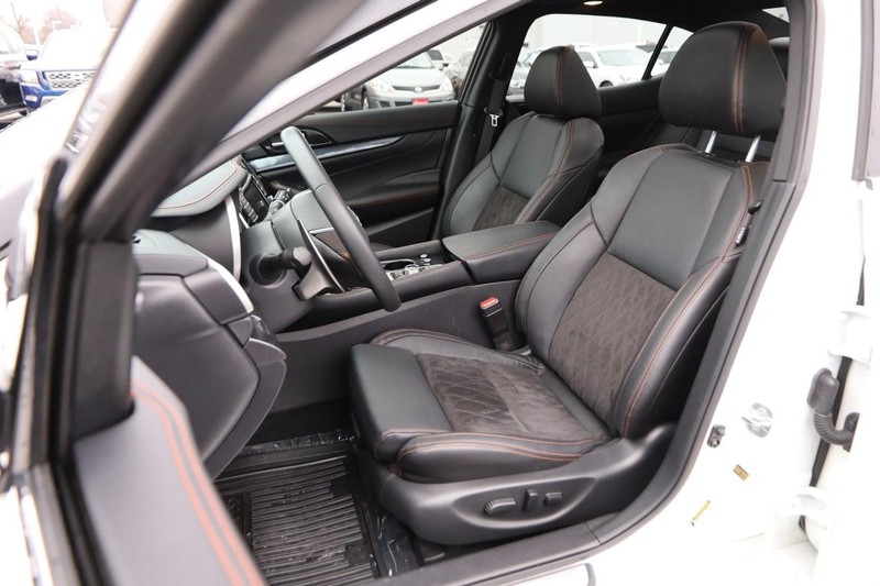 Nissan Maxima Vehicle Image 11