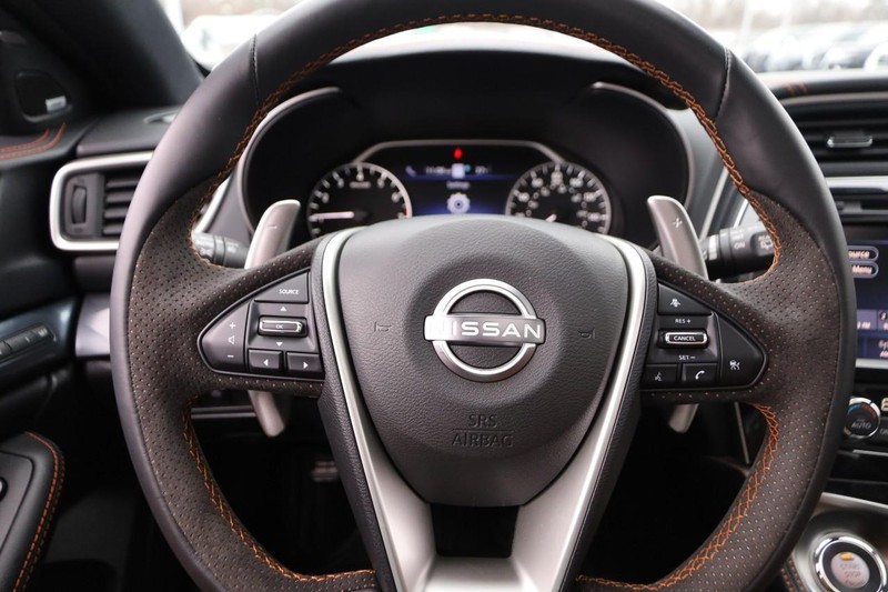 Nissan Maxima Vehicle Image 13
