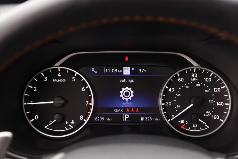 Nissan Maxima Vehicle Image 16