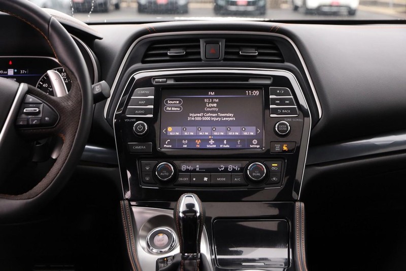 Nissan Maxima Vehicle Image 26