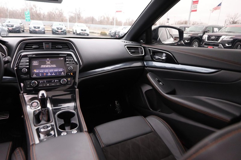 Nissan Maxima Vehicle Image 27