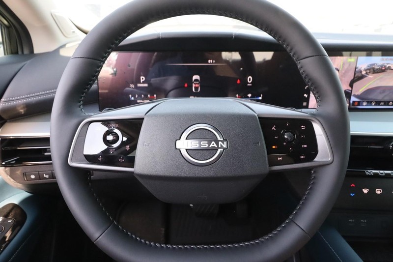 Nissan Murano Vehicle Image 12