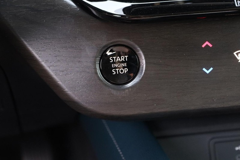 Nissan Murano Vehicle Image 16