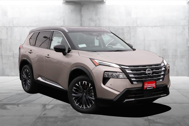 Nissan Rogue Vehicle Image 02