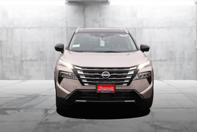 Nissan Rogue Vehicle Image 04