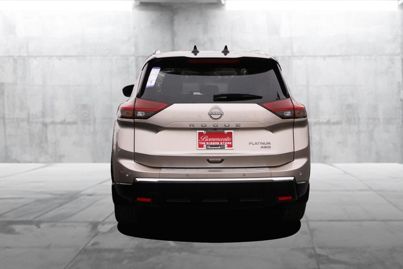 Nissan Rogue Vehicle Image 06
