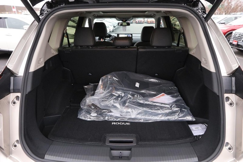 Nissan Rogue Vehicle Image 07