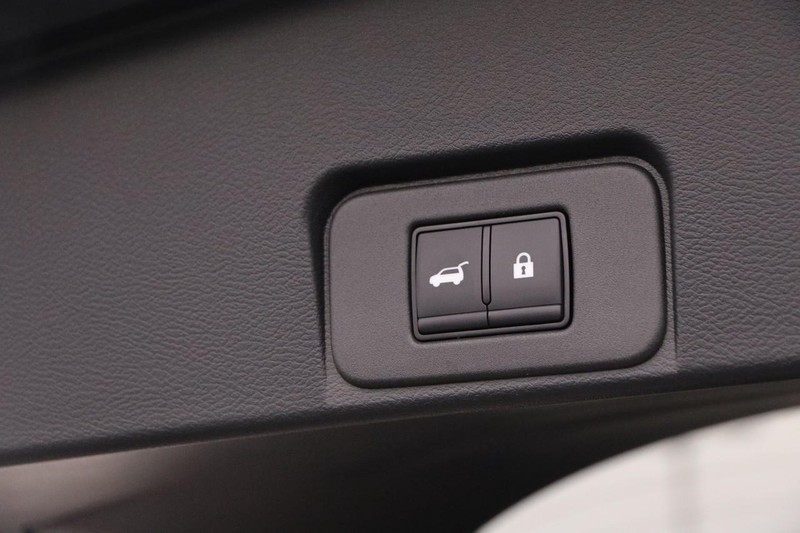 Nissan Rogue Vehicle Image 08