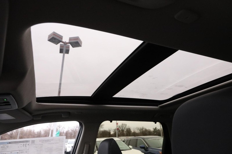 Nissan Rogue Vehicle Image 09