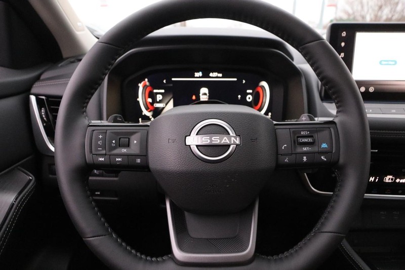 Nissan Rogue Vehicle Image 12