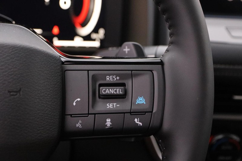 Nissan Rogue Vehicle Image 14