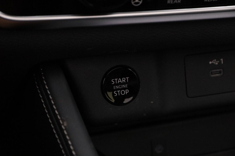 Nissan Rogue Vehicle Image 16