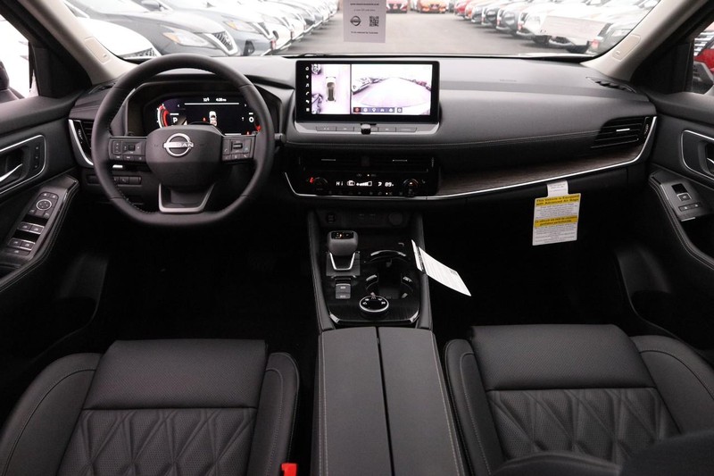 Nissan Rogue Vehicle Image 22