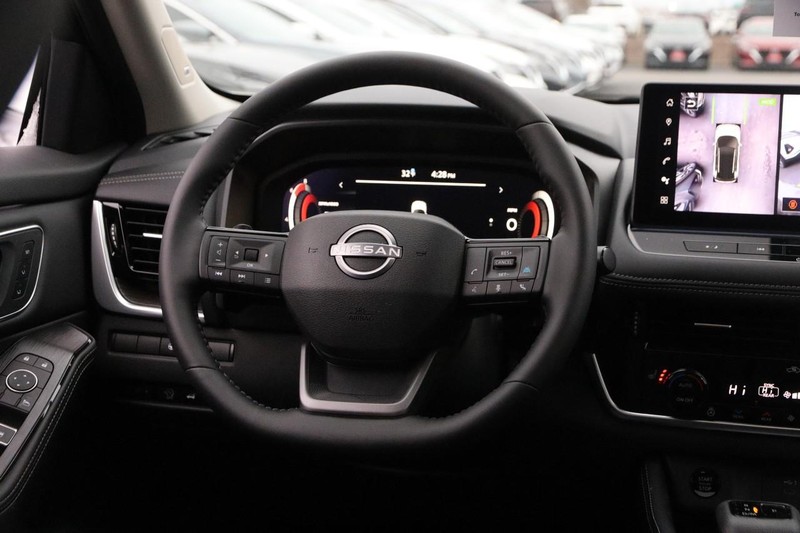 Nissan Rogue Vehicle Image 24