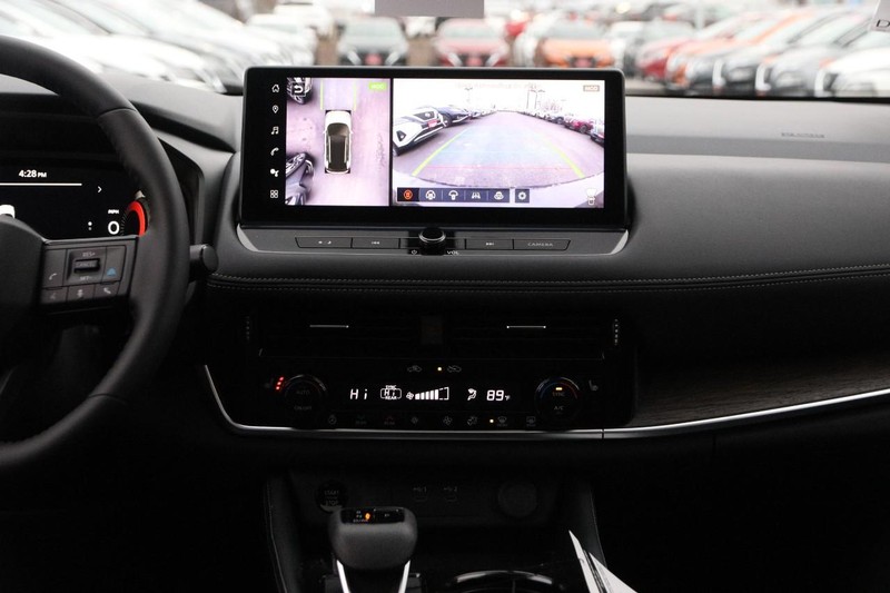 Nissan Rogue Vehicle Image 25