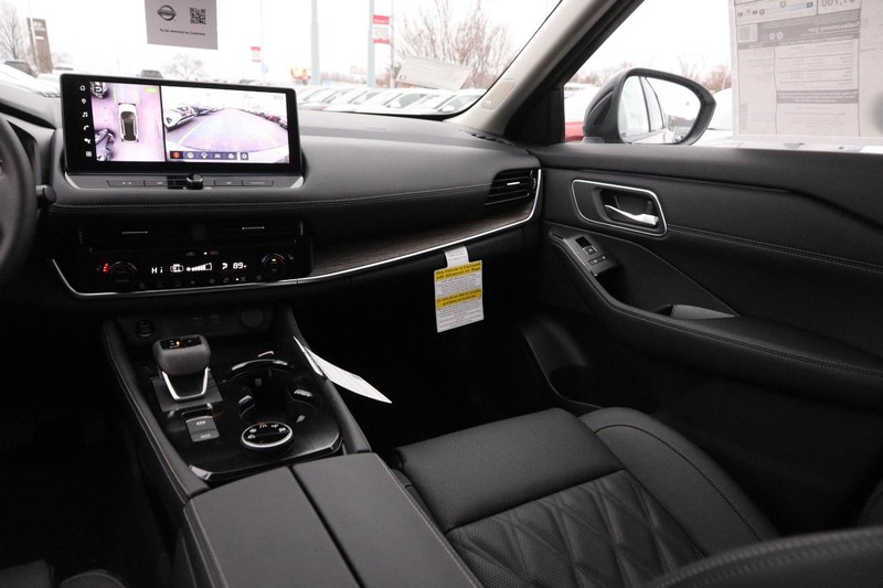 Nissan Rogue Vehicle Image 26
