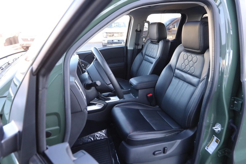 Nissan Frontier Vehicle Image 08