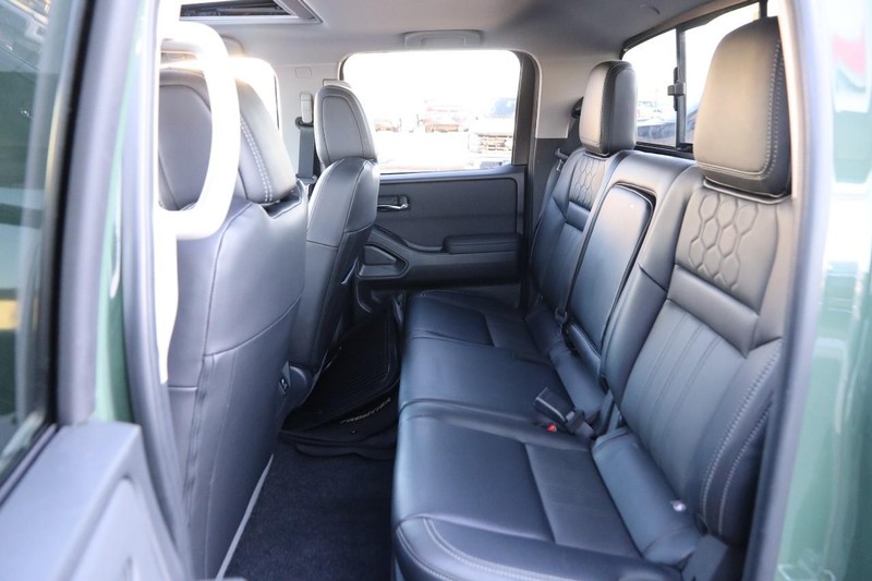 Nissan Frontier Vehicle Image 09
