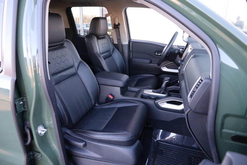 Nissan Frontier Vehicle Image 25