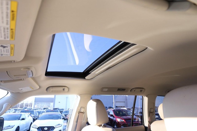 Nissan Armada Vehicle Image 09