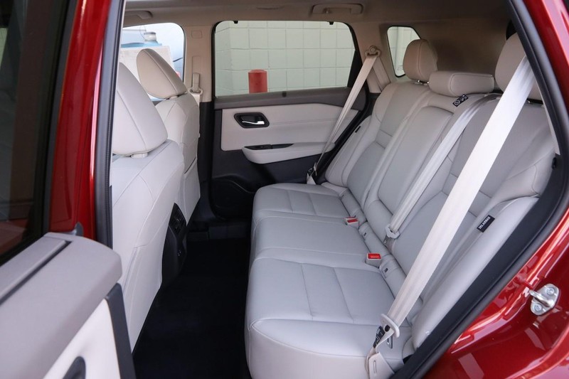 Nissan Rogue Vehicle Image 11