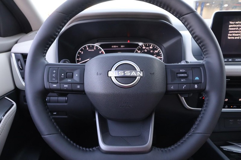 Nissan Rogue Vehicle Image 12