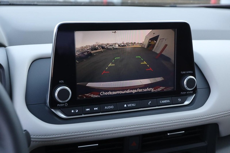 Nissan Rogue Vehicle Image 18